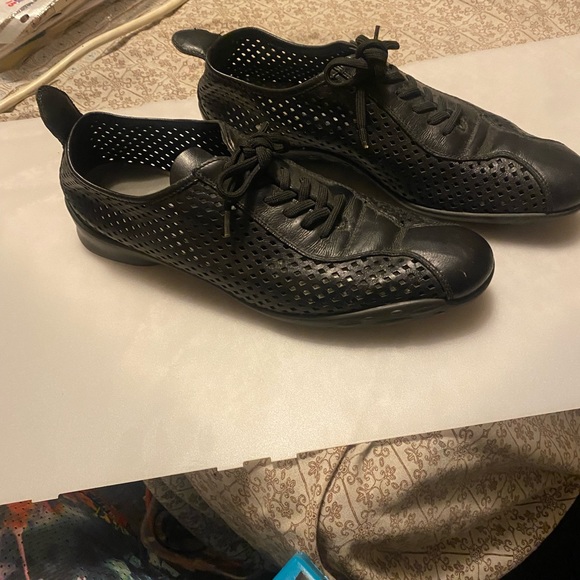 Size 9 1/2 Prada men’s shoes, diamond point style. Worn only a few times - Picture 9 of 9